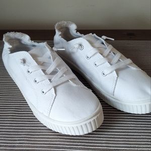 SALE - BOGO Women's West Loop Canvas Slip On Shoes Size L(9-10)